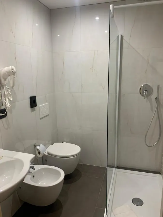 Hotel Stradivari Milán 3*,