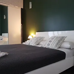 https://milano-navigli-apartment.italymilanhotels.net